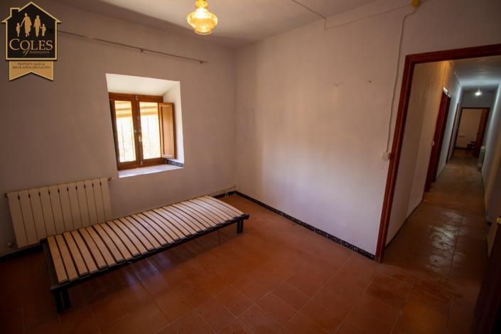 Image No.30-6 Bed Townhouse for sale