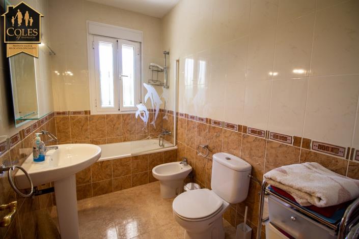 Image No.37-3 Bed Villa / Detached for sale