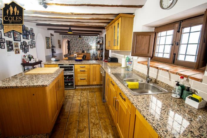 Image No.25-8 Bed Cortijo for sale