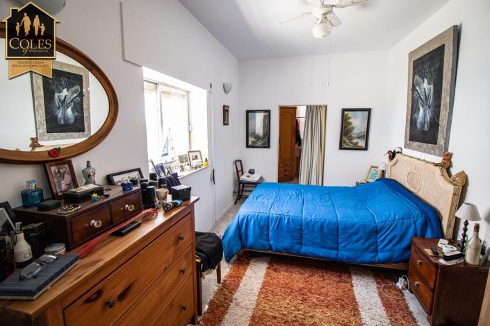 Image No.18-5 Bed Townhouse for sale