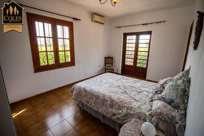 Image No.33-5 Bed Villa / Detached for sale