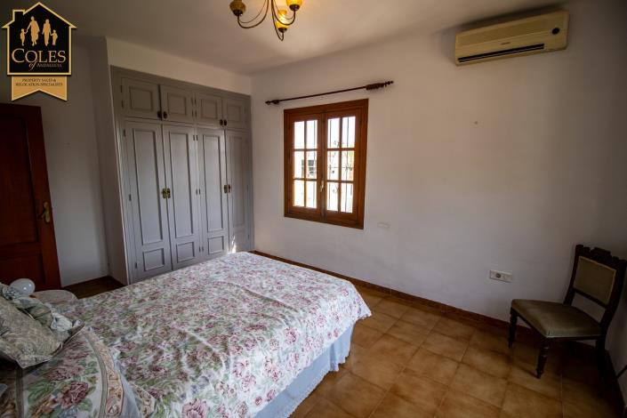 Image No.35-5 Bed Villa / Detached for sale