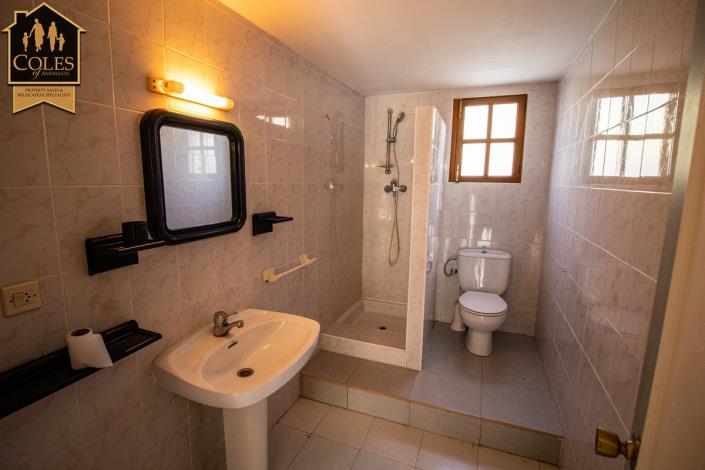 Image No.40-5 Bed Villa / Detached for sale