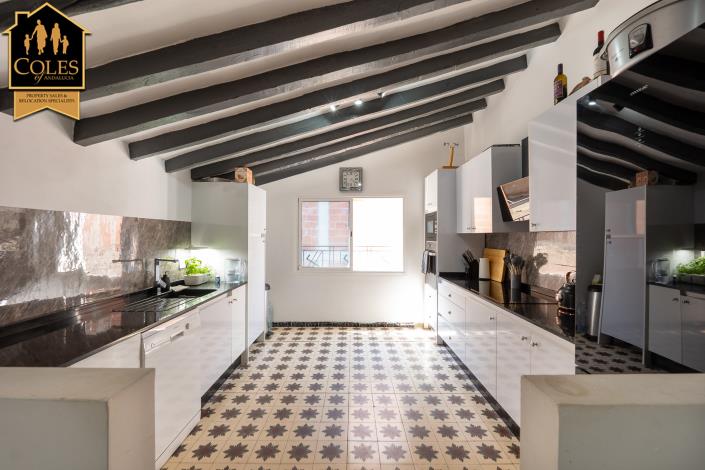 Image No.5-6 Bed Townhouse for sale