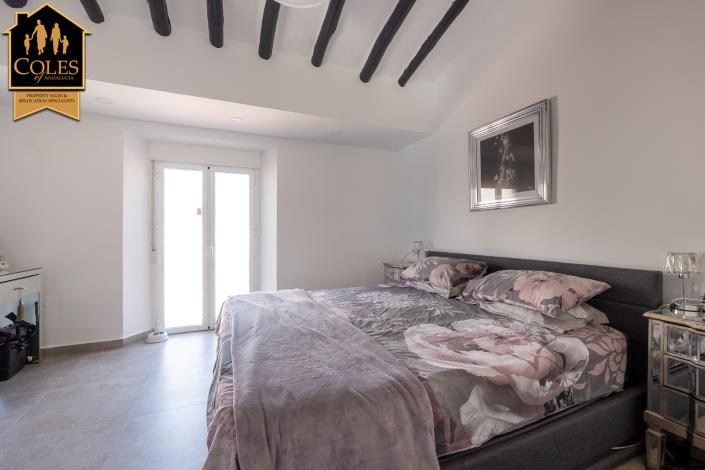 Image No.19-6 Bed Townhouse for sale