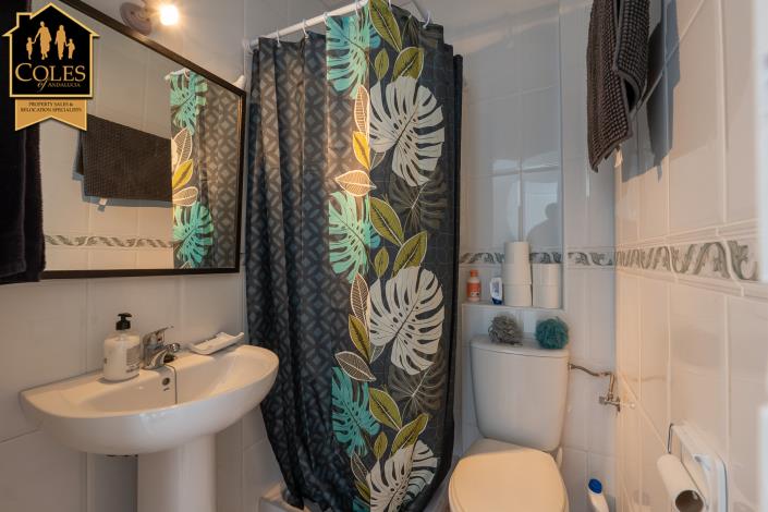 Image No.28-6 Bed Townhouse for sale