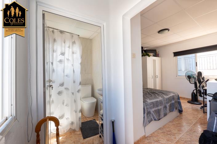 Image No.36-6 Bed Townhouse for sale