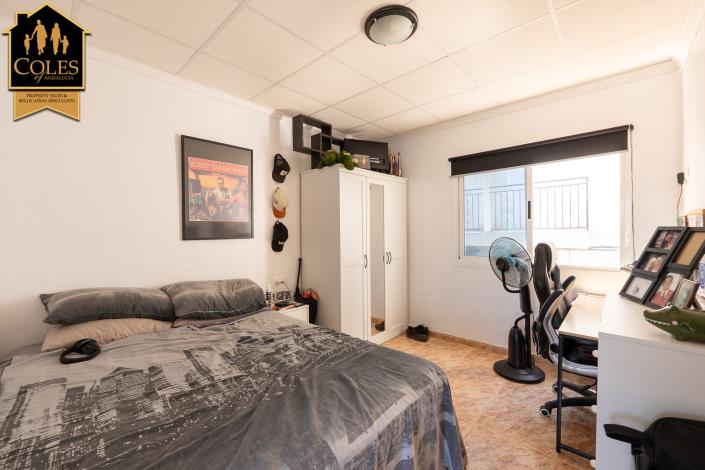 Image No.37-6 Bed Townhouse for sale