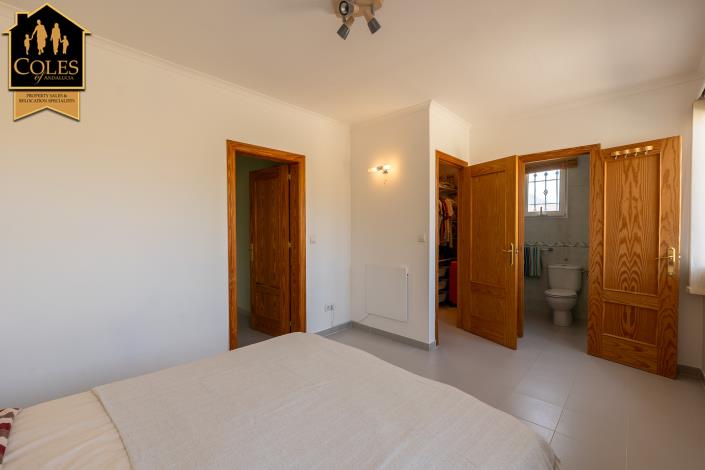 Image No.24-2 Bed Villa / Detached for sale