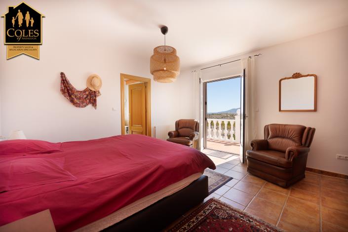 Image No.17-3 Bed Villa / Detached for sale