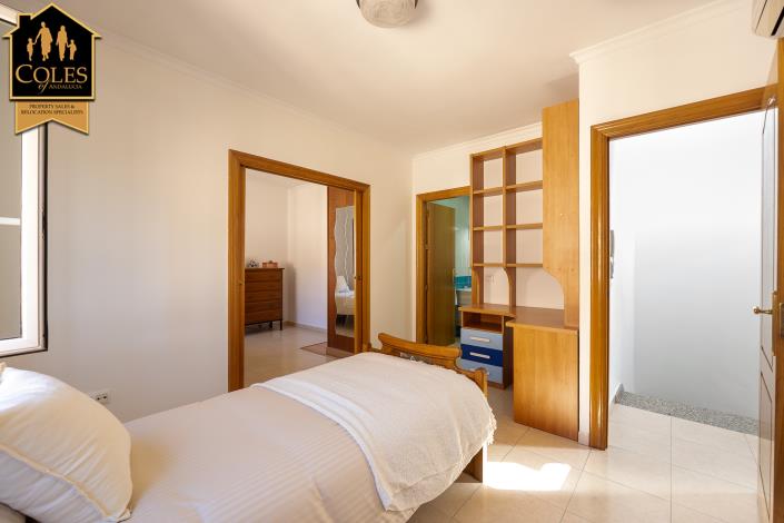 Image No.23-3 Bed Townhouse for sale