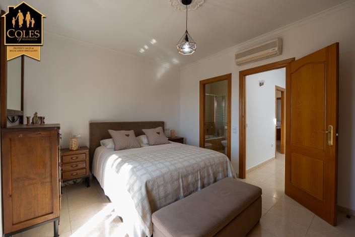 Image No.29-3 Bed Townhouse for sale