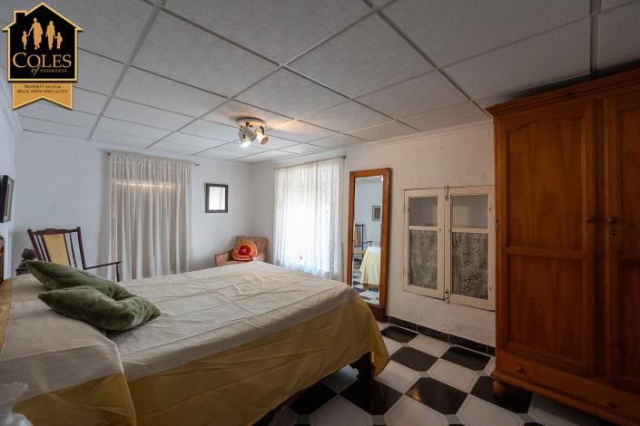 Image No.23-4 Bed Townhouse for sale