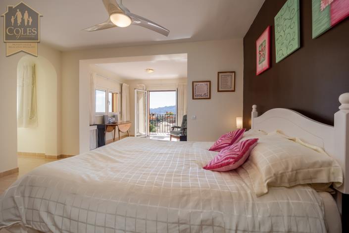 Image No.31-4 Bed Villa / Detached for sale