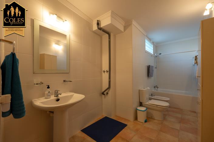 Image No.17-3 Bed Townhouse for sale