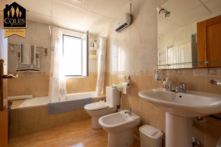 Image No.27-3 Bed Townhouse for sale