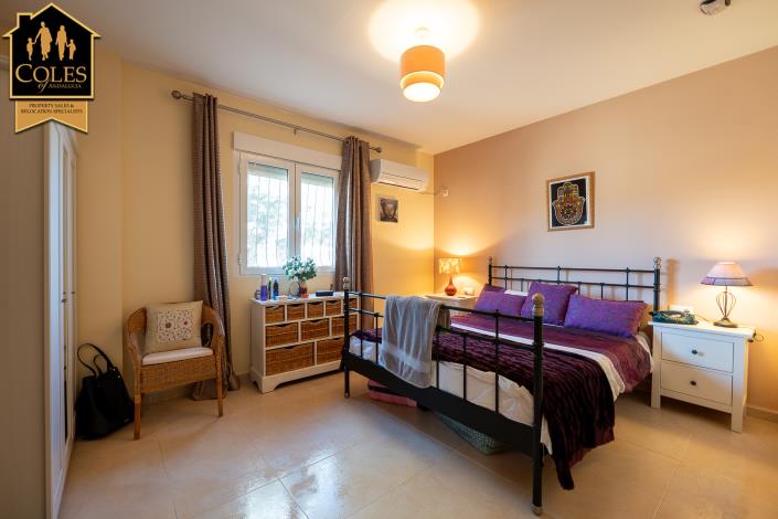 Image No.19-4 Bed Villa / Detached for sale