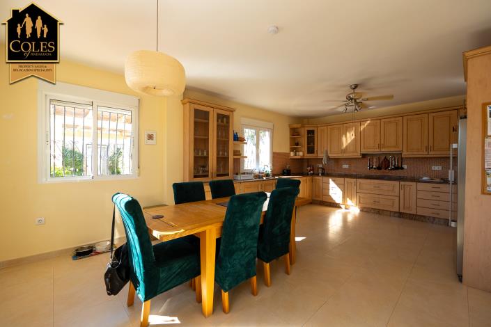 Image No.28-4 Bed Villa / Detached for sale