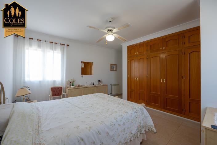 Image No.24-4 Bed Villa / Detached for sale