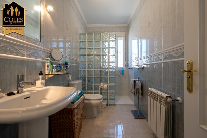 Image No.33-4 Bed Villa / Detached for sale