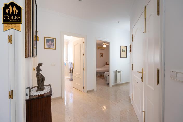 Image No.37-4 Bed Villa / Detached for sale