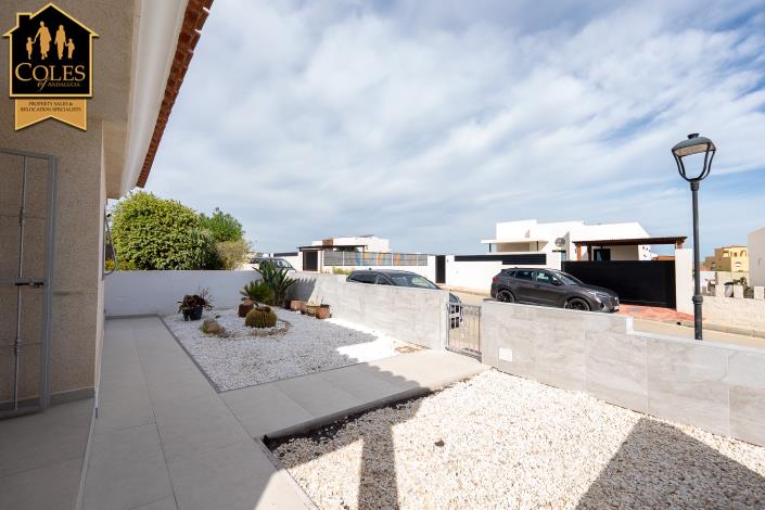 Image No.35-3 Bed Villa / Detached for sale