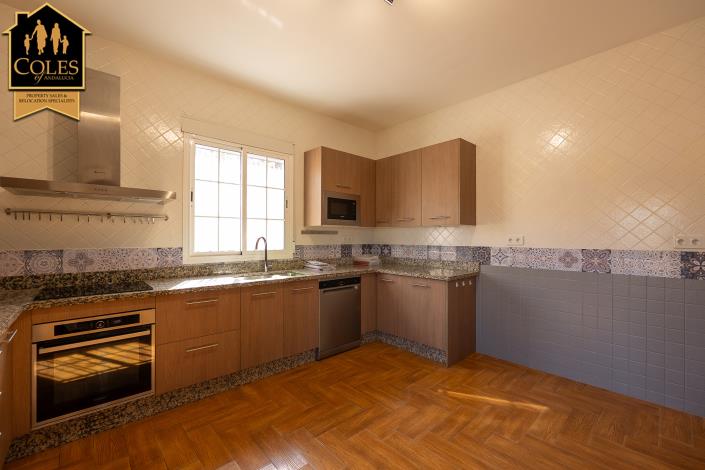 Image No.14-3 Bed Villa / Detached for sale