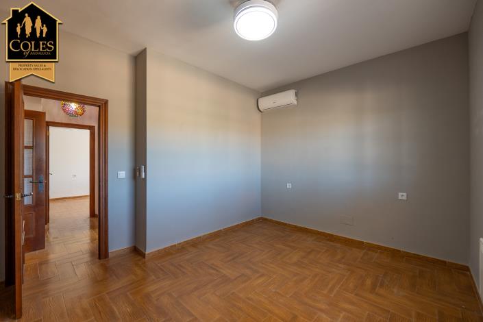 Image No.17-3 Bed Villa / Detached for sale