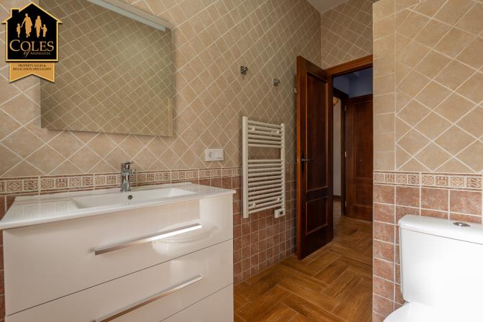 Image No.24-3 Bed Villa / Detached for sale