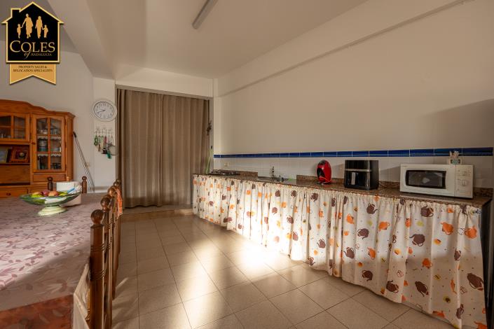 Image No.12-4 Bed Townhouse for sale