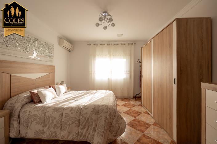 Image No.21-4 Bed Townhouse for sale