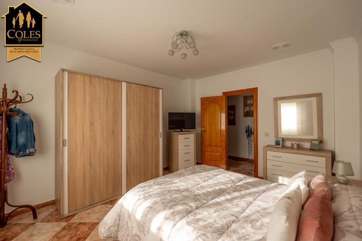 Image No.23-4 Bed Townhouse for sale