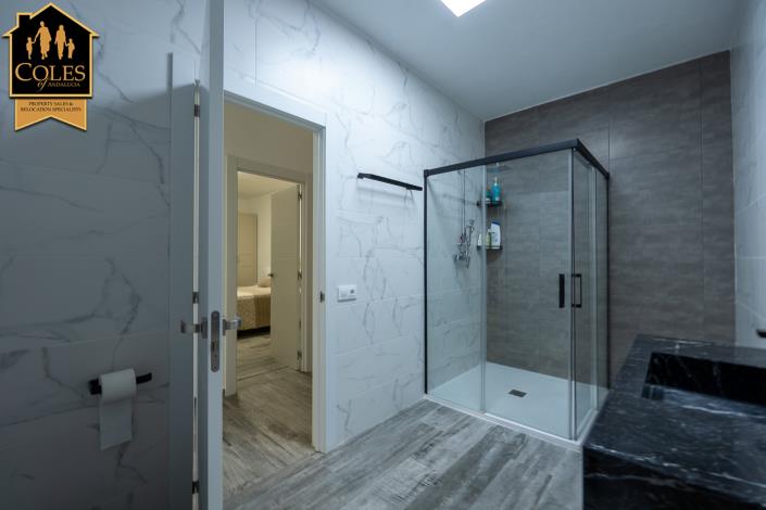 Image No.35-5 Bed Villa / Detached for sale