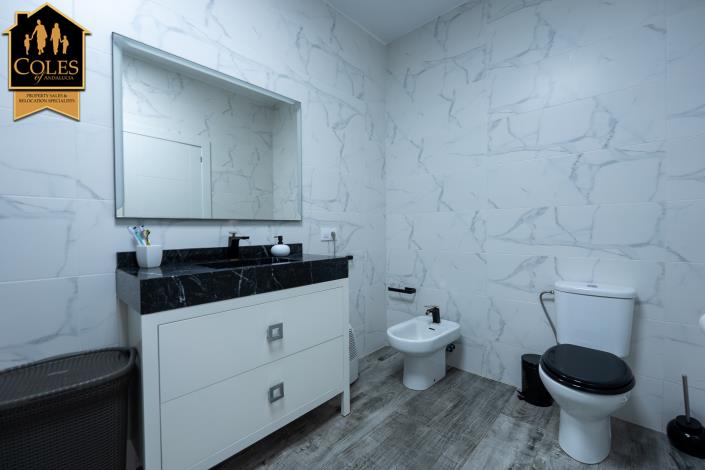 Image No.36-5 Bed Villa / Detached for sale