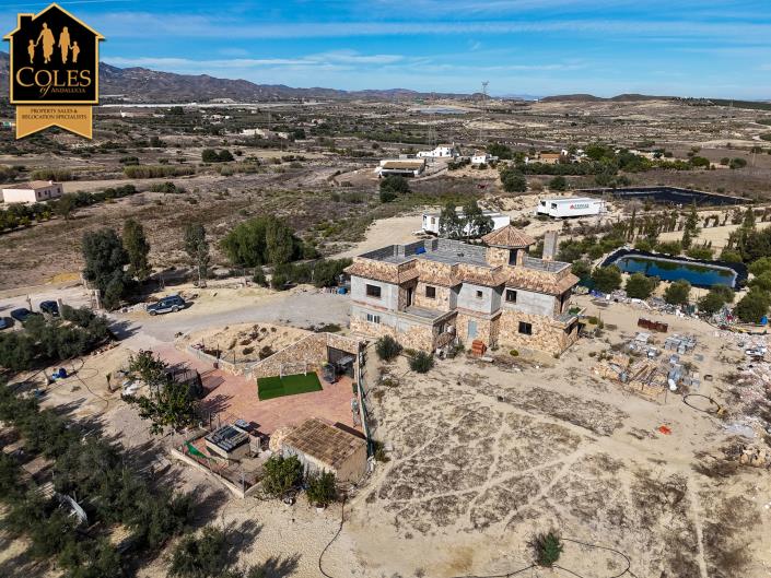 Image No.40-5 Bed Villa / Detached for sale