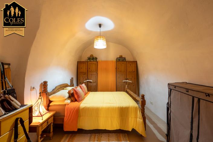 Image No.10-3 Bed Country House for sale