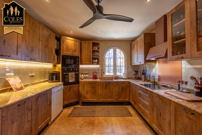 Image No.18-3 Bed Country House for sale