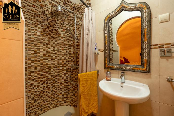 Image No.24-3 Bed Country House for sale