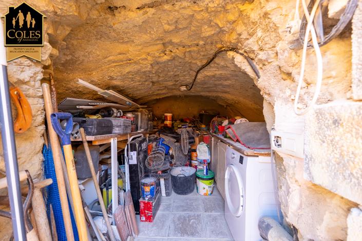 Image No.28-3 Bed Country House for sale