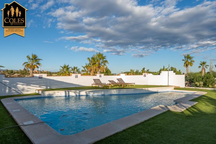 Image No.9-5 Bed Villa / Detached for sale