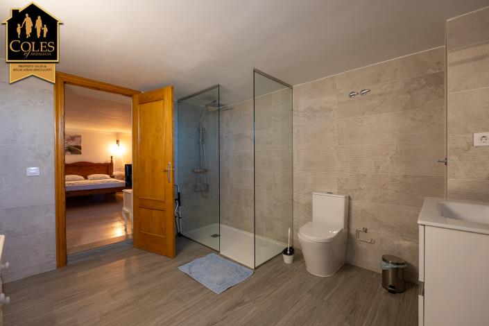 Image No.27-5 Bed Villa / Detached for sale