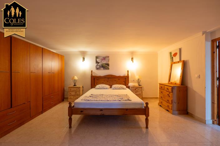 Image No.28-5 Bed Villa / Detached for sale