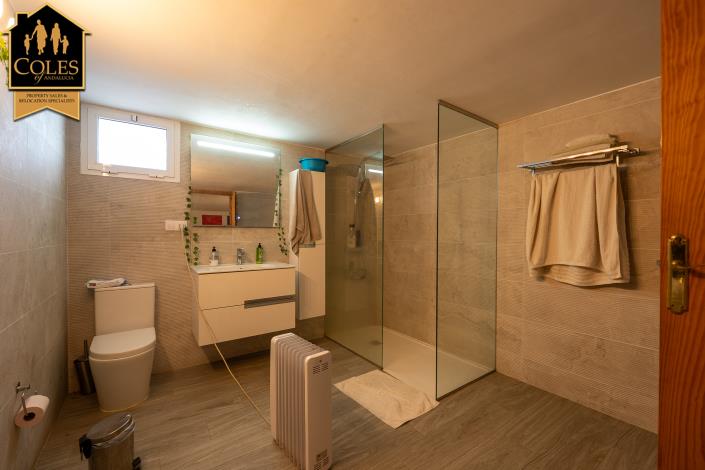 Image No.31-5 Bed Villa / Detached for sale