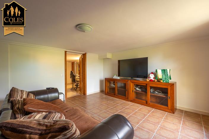 Image No.33-5 Bed Villa / Detached for sale