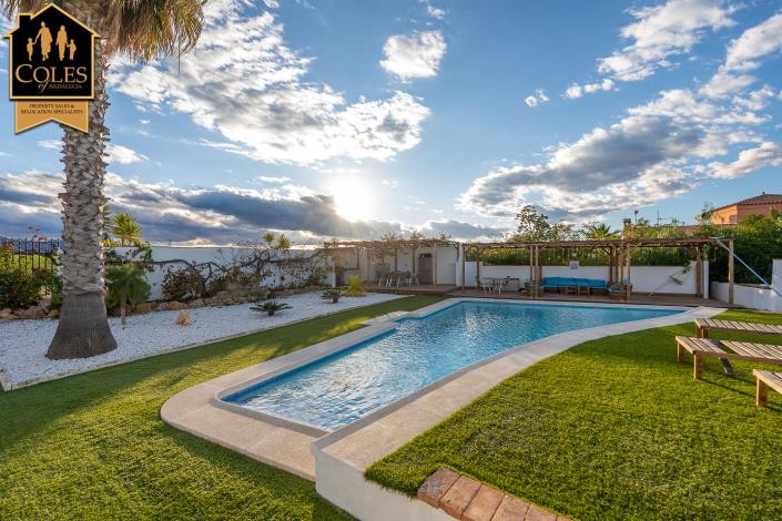 Image No.38-5 Bed Villa / Detached for sale