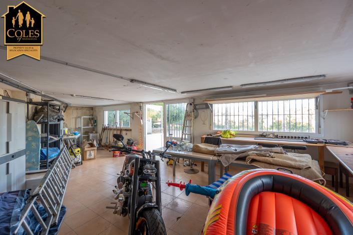 Image No.45-5 Bed Villa / Detached for sale