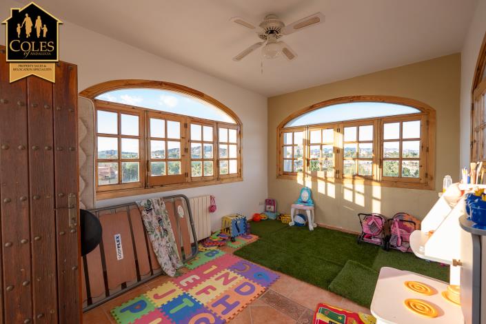 Image No.47-5 Bed Villa / Detached for sale