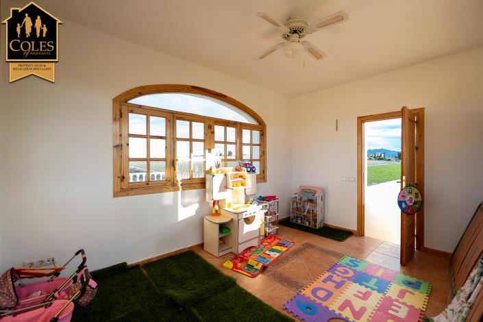 Image No.48-5 Bed Villa / Detached for sale