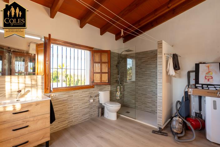 Image No.49-5 Bed Villa / Detached for sale