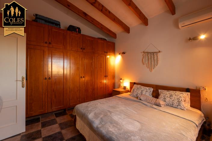 Image No.53-5 Bed Villa / Detached for sale